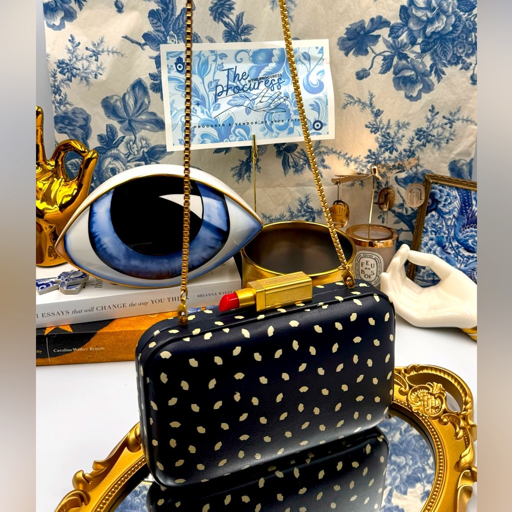 🆕 LULU GUINNESS 🧿 NWOT Carrie Box Clutch with Lipstick Fastening, Lips Print